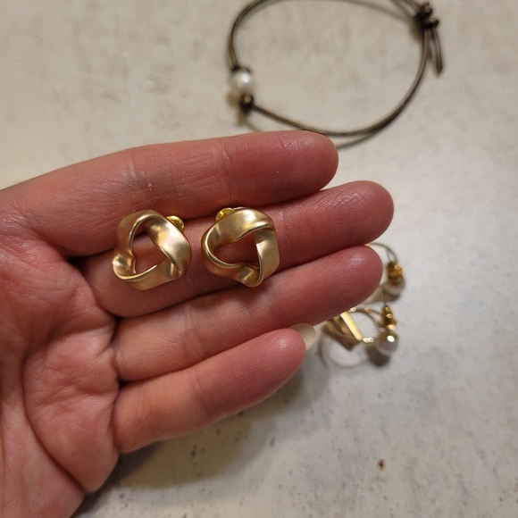 earring - Picture 3 of 5